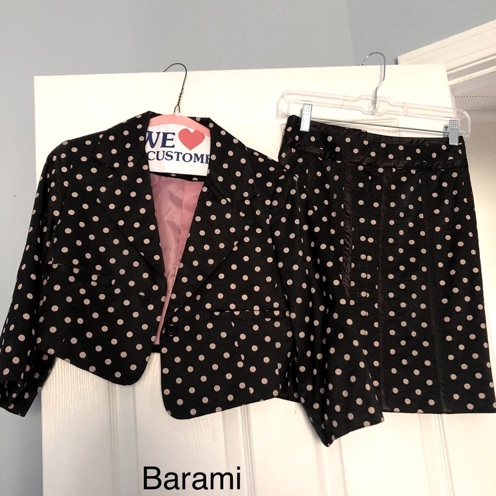 Skirt suit